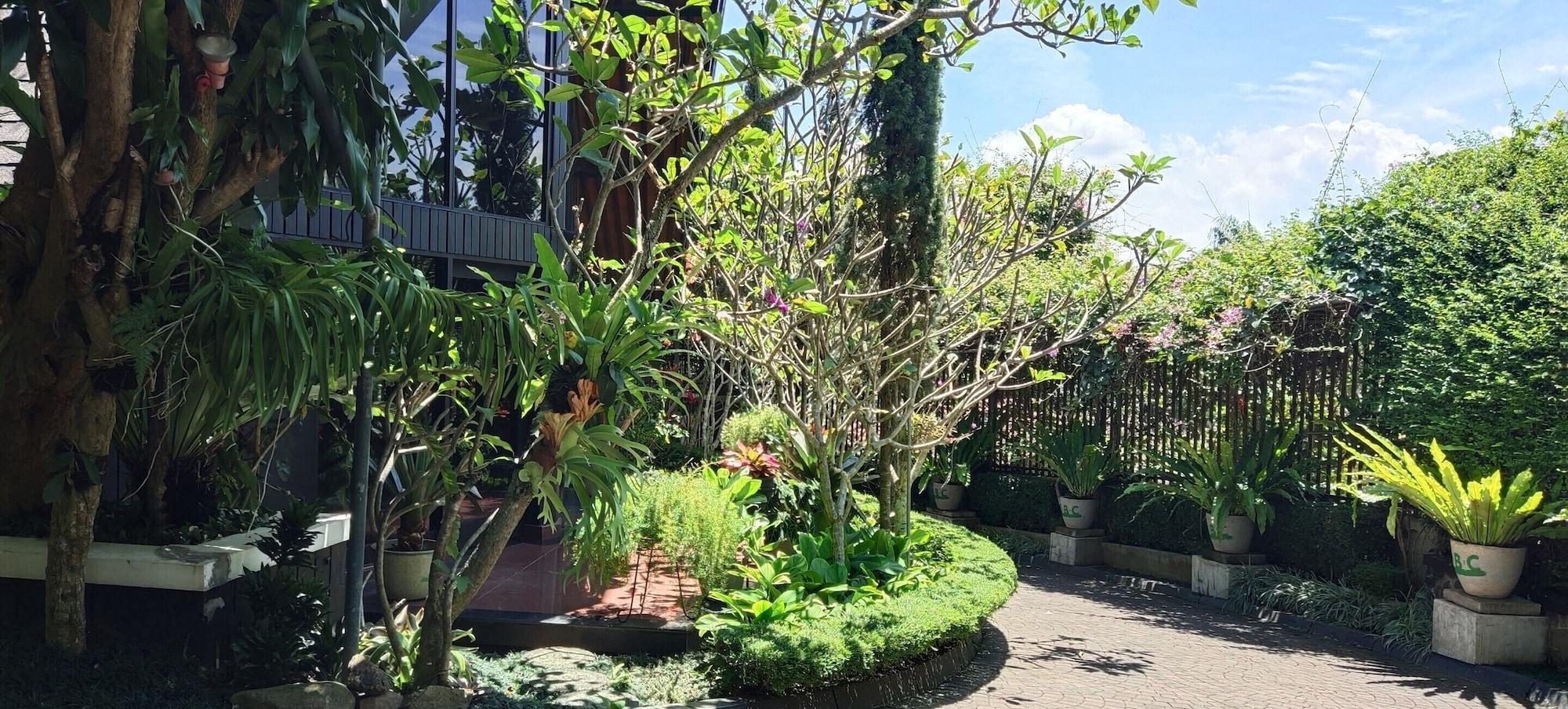 Obc Villa Bandung Exterior foto